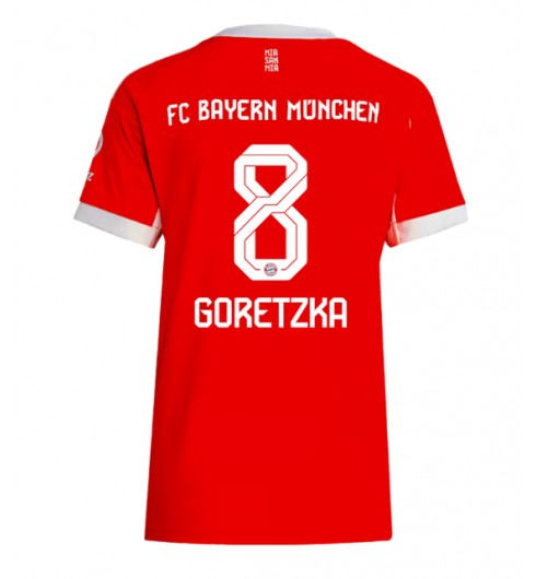 Ženske Nogometnih dresov Bayern Munich Leon Goretzka #8 Domači 2025-26 Kratki rokavi Ženske Nogometnih dresov Bayern Munich Leon Goretzka #8 Domači 2025-26 Kratki rokavi